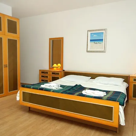 Studio Molunat 3544b דירה